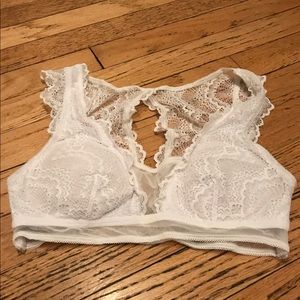 ✨Urban Outfitters White Lace Bralette✨